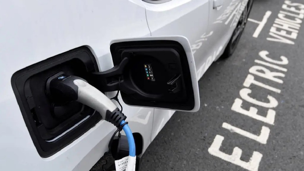 Lack of charging stations for electric vehicles thane palghar