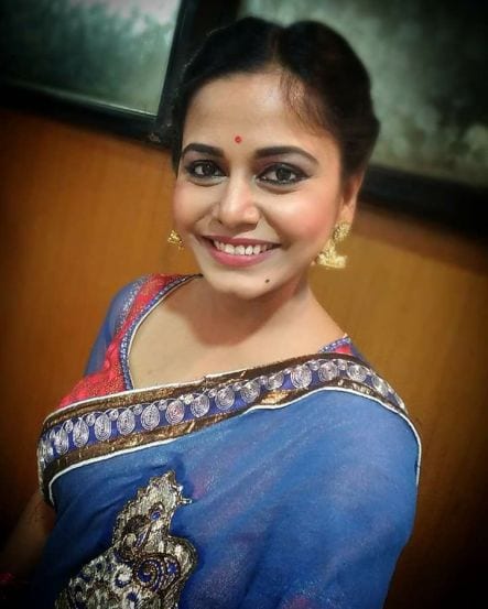 Actress Hemangi Kavi