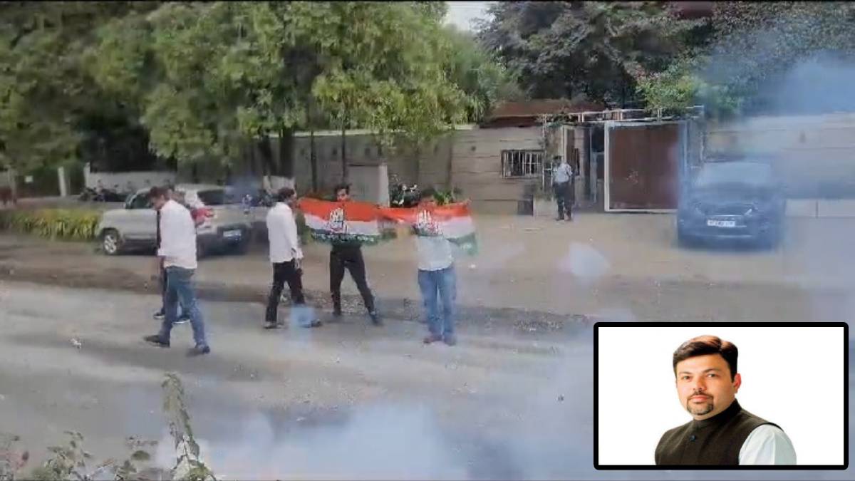 sunil Kedar supporters burst crackers