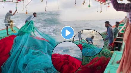Fisherman Jumps Into sea with Huge Net For Catching Fishes People Get Shocked Scared For 30 Seconds Huge Waves Hitting Video