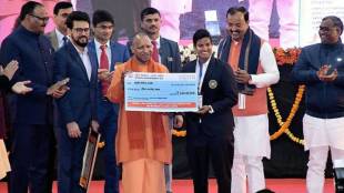 Chief Minister Yogi felicitated Cricketer Deepti Sharma