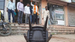Shiv Sena Thackeray group aggressive for crop insurance amount in Jalgaon