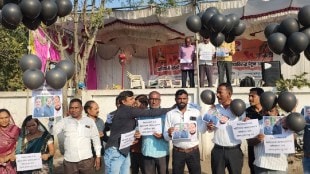 jalgaon tribal koli community protest against ministers caste validity black balloons