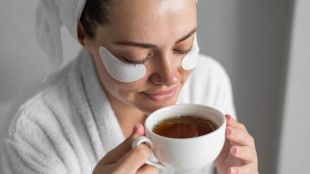 coffee eye mask DIY hack for dark circles