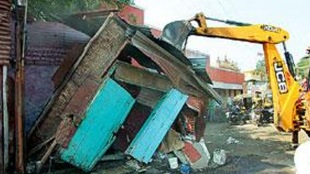 Seven days deadline removal encroachments Solapur road pune