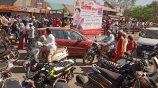 manmad, flyover, railway, traffic, two wheeler, heavy vehicle,