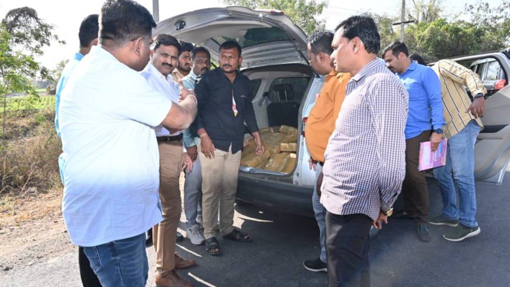 two cars transporting ganja caught by solapur rural police
