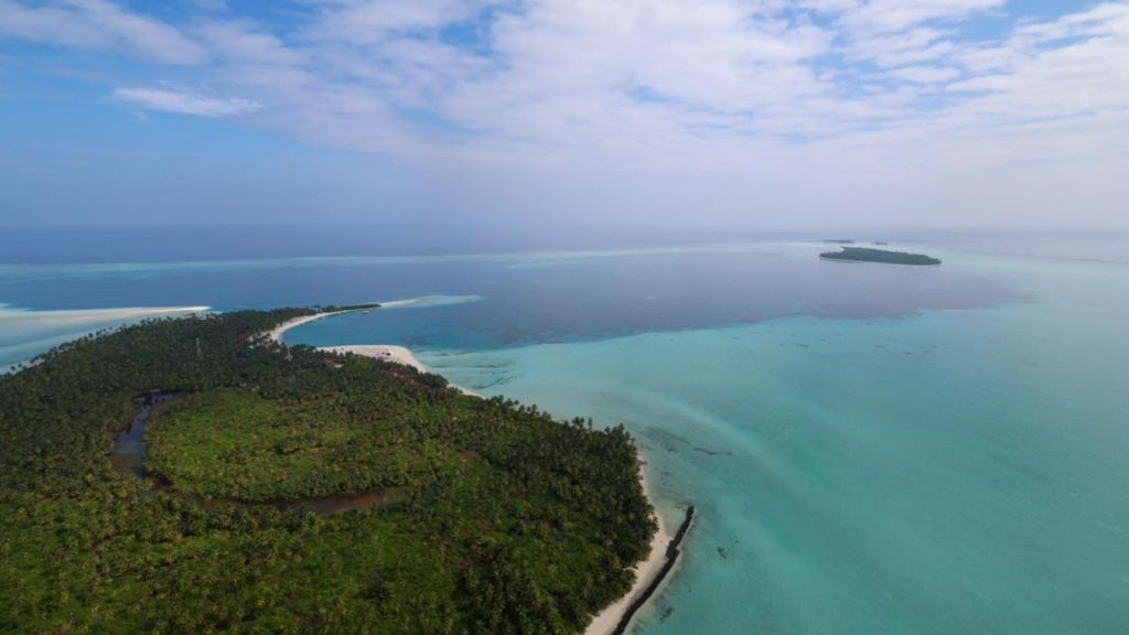 लक्षद्वीपचे समुद्रकिनारे अतिशय सुंदर आणि मंत्रमुग्ध करणारे आहेत. जो प्रचंड जैवविविधता असलेला बेट देश आहे. (फोटो- @narendramodi)
