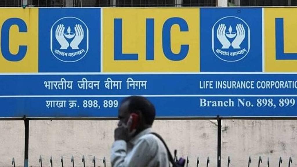 lic overtakes state bank of india in market capitalization