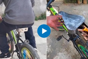 man-unique-trick-to-save-from-cold-put-fire-in-a-bicycle-seat-heated-instantly-viral-video
