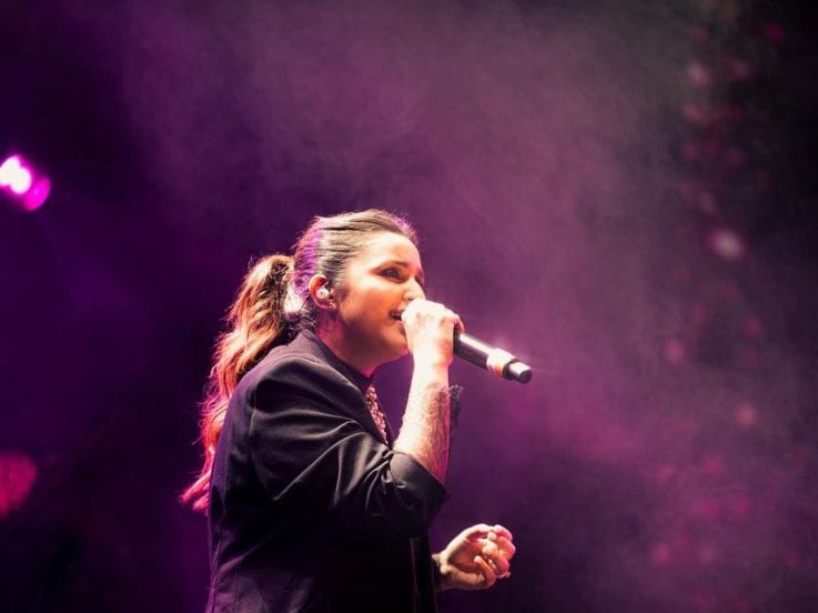 Parineeti chopra first live singing performance in mumbai festival 2024 