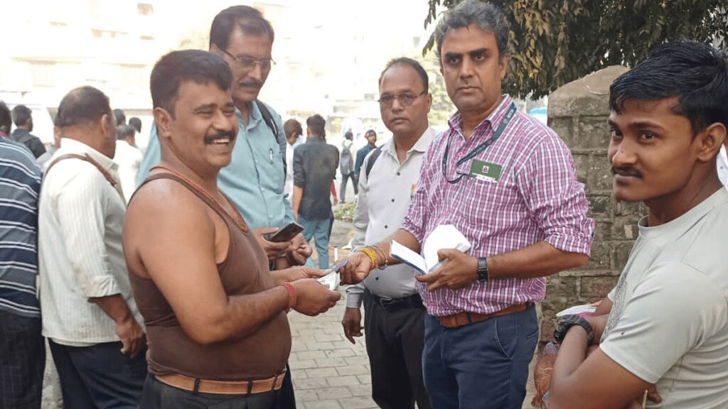 Penal action solid waste department against vegetable sellers vegetable waste sidewalk plaza dadar mumbai