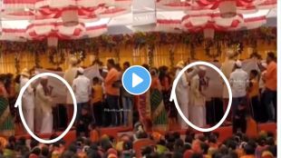 when a brahmin pandit sang mangalashtak in wedding people can not control laughing