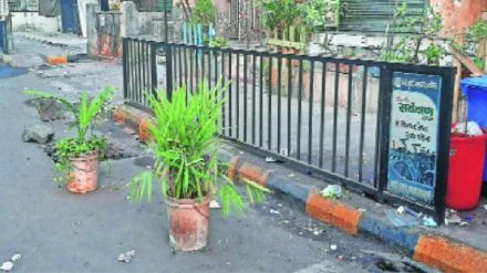 Claim of private vehicle owners on public parking
