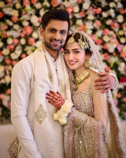 shoaib malik married to Sana Javed 