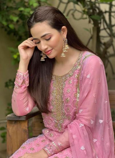 who is shoaib malik wife Sana Javed