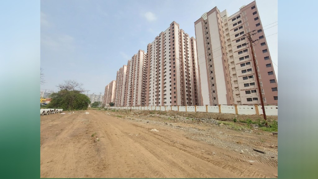 CIDCO beneficiaries in Pendhar angry over CIDCO board not handing over flats