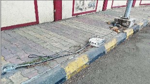 Danger from electric wires on footpaths Inexcusable negligence of the Municipal Corporation after entrusting the work to the contractors navi Mumbai
