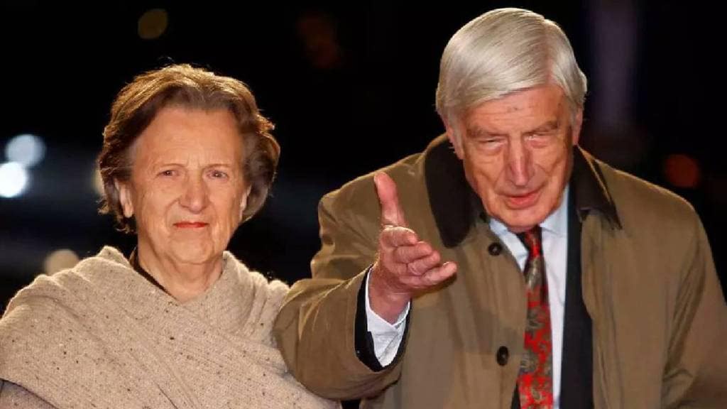 Former Dutch PM and wife die hand in hand