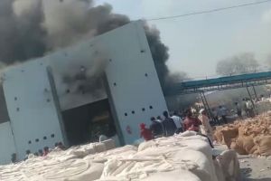 Fire in ginning in Chikhli loss of 10 lakhs