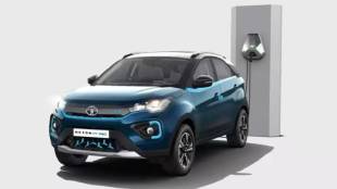 Tata Motors offering discounts on the Nexon EV pre facelift and facelift model up to Rs 2.80 lakh
