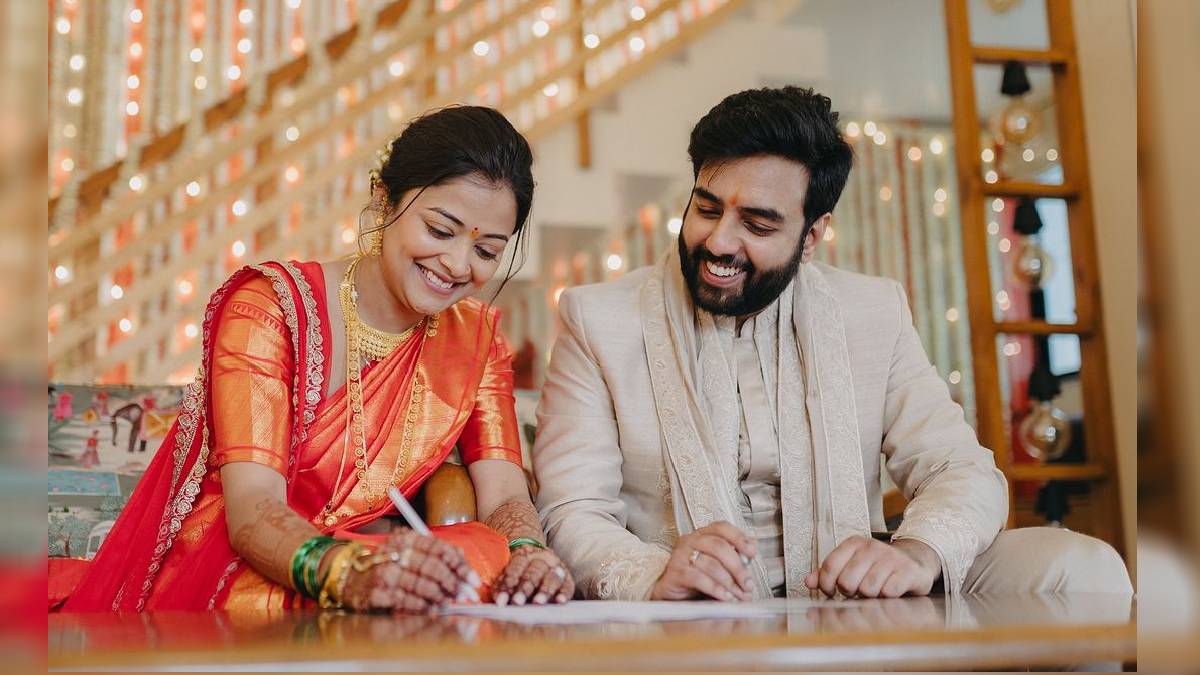 popular Music Producer Yashraj Mukhate ties knot with girlfriend alpana wedding photo viral