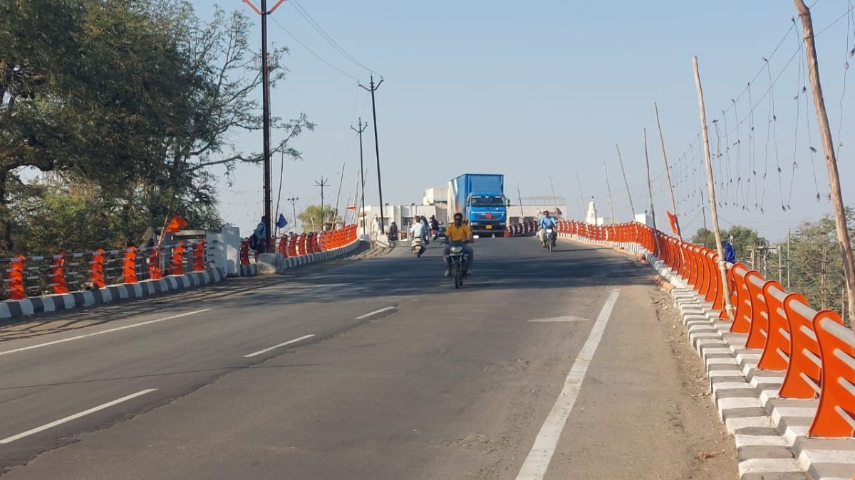 Railway flyover at Manmad is open for traffic