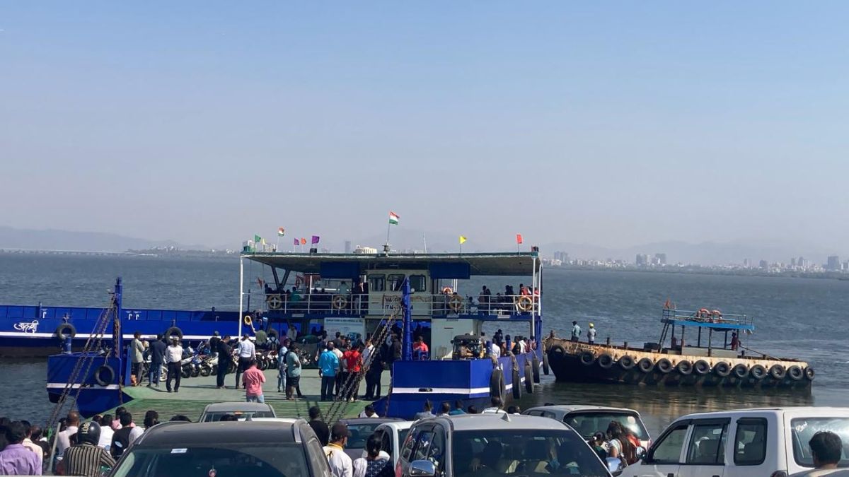 Vasai Bhayander Roro Boat Hits Jetty Passengers Stranded As Boat Gets Stranded