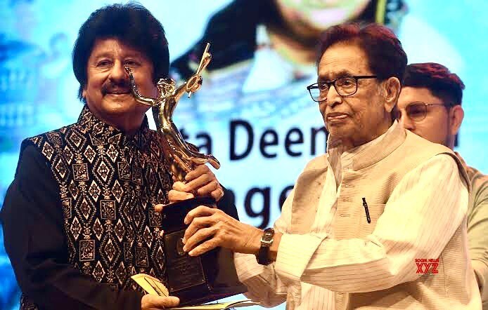 संगीत क्षेत्रातील योगदानासाठी पंकज उधास यांना २००६ मध्ये पद्मश्री पुरस्काराने गौरविण्यात आले होते.