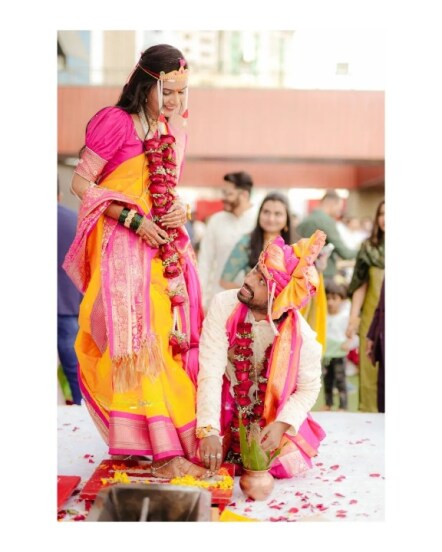 कुटुंबीय आणि जवळच्या मित्रपरिवारांच्या उपस्थितीत प्रथमेश-क्षितिजाचा लग्नसोहळा मोठ्या थाटामाटात पार पडला.