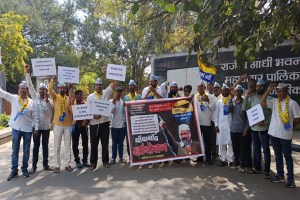 Aap protests in front of Nashik mnc