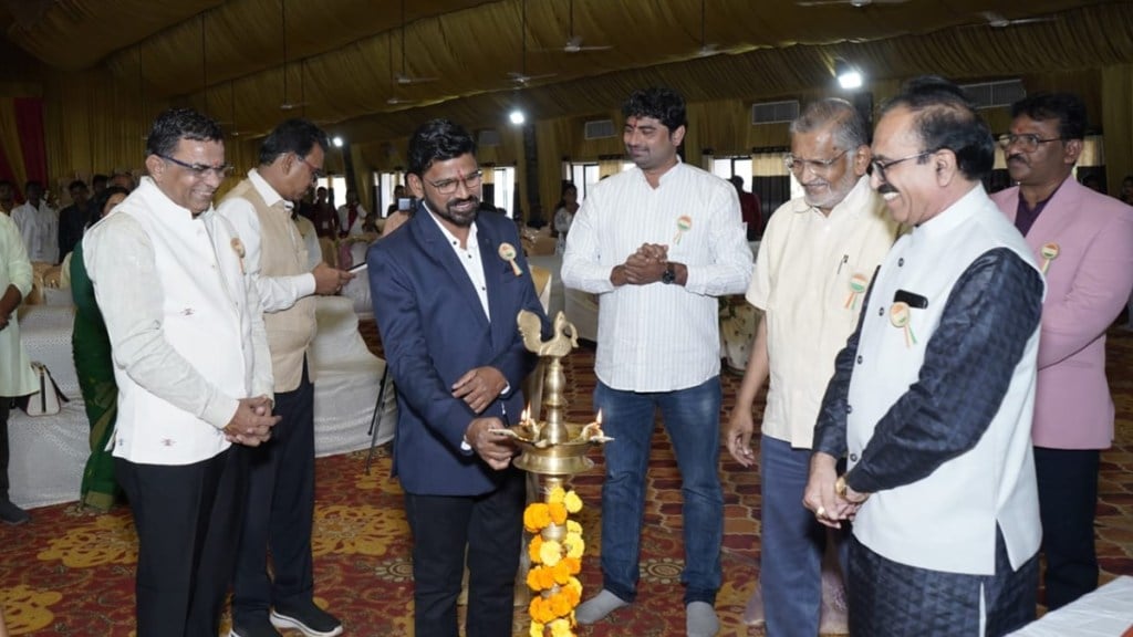 gadchiroli, inauguration of yuva sahitya sammelan, dr kishor kavthe