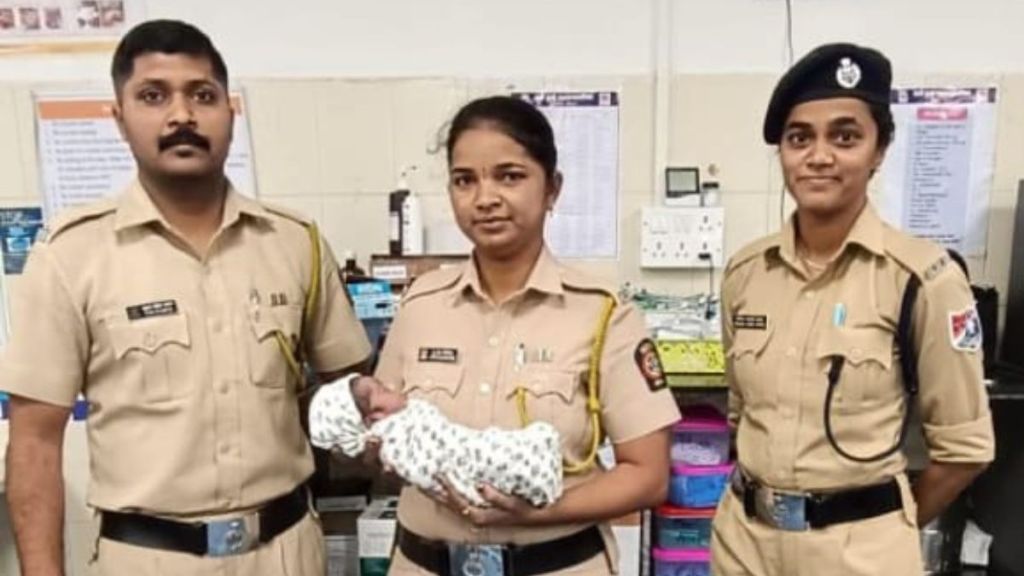 Woman gave birth in running Uran-Nerul local