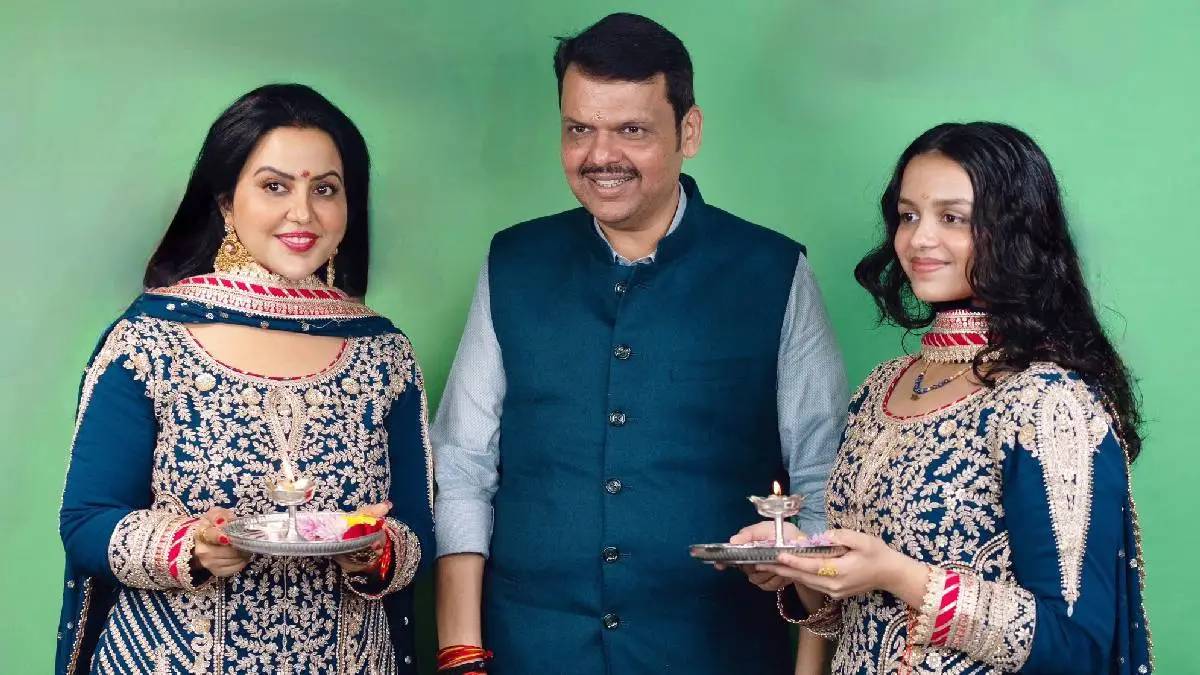 devendra fadnavis and family