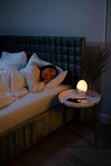 do-not-sleep-with-dim-light-at night