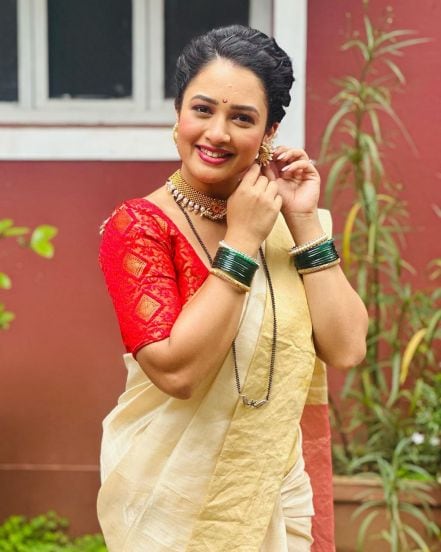 sukh mhanje nakki kay asta fame actress girija prabhu bought new home