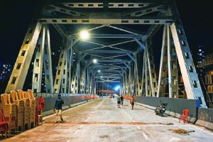One lane of Gokhale bridge opened today