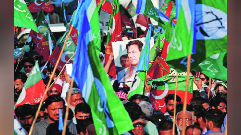 Uncertainty of election results in Pakistan Claims of victory by Imran Khan Nawaz Sharif
