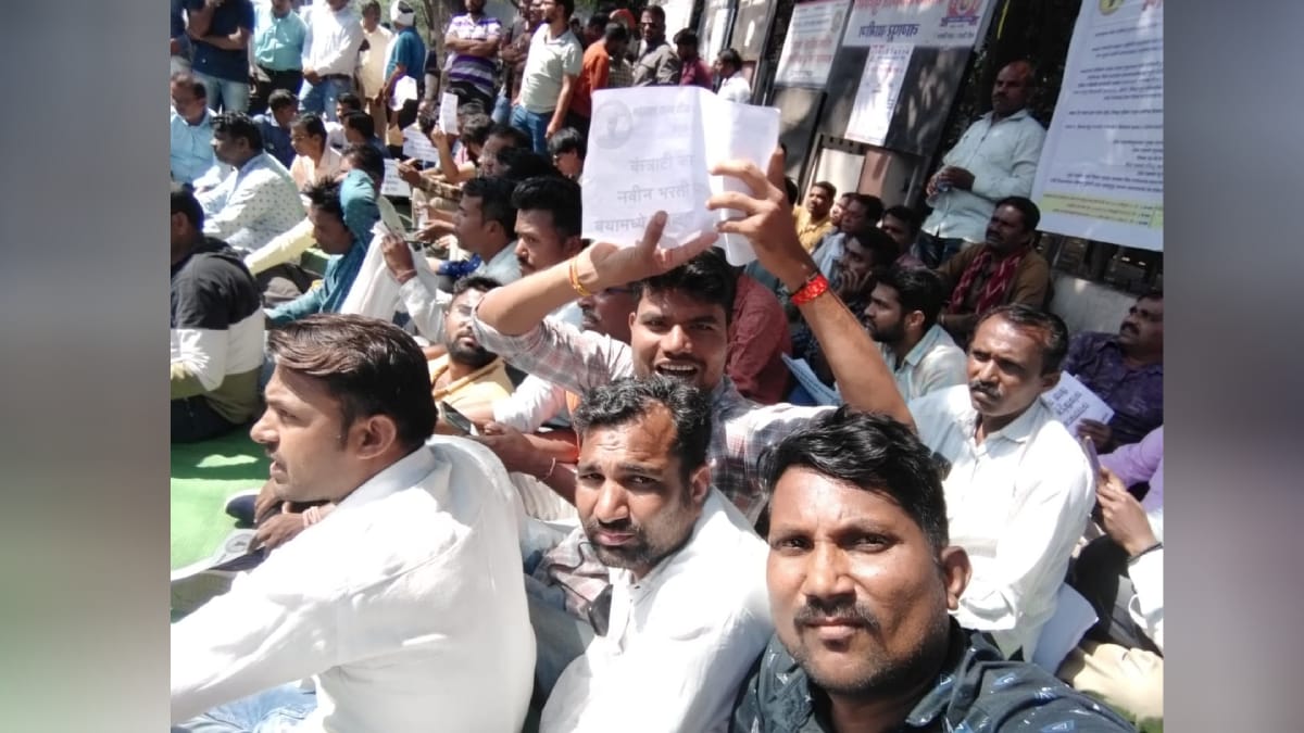 Agitation of contract electricity workers in Nagpur city