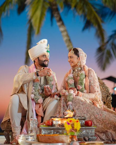 rakul preet singh jackky bhagnani wedding rakul shared new romantic photos of wedding and chudas