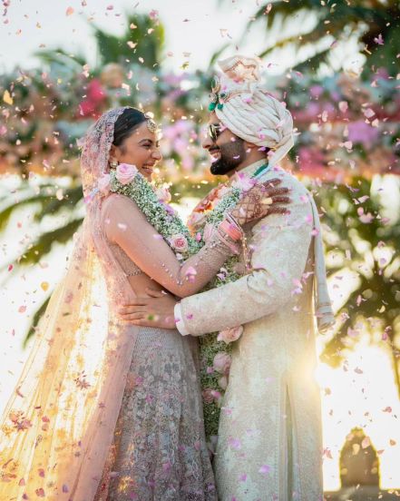 rakul preet singh jackky bhagnani wedding rakul shared new romantic photos of wedding and chudas