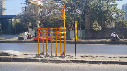 pwd started installation of Road safety sign boards on flyover of ghodbunder road