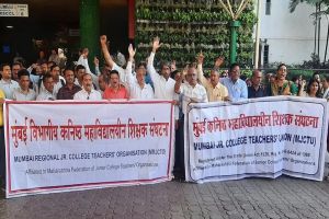 Junior college teachers aggressive for various demands
