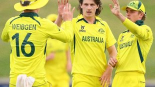 australia's tom straker picks up 6 wickets