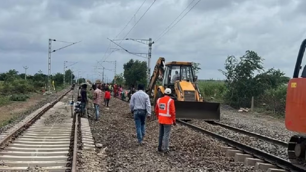 Central Railway Mega Block Pune And Lonavala Trains Cancelled And Delayed