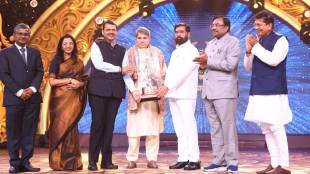 veteran playback singer suresh wadkar receives gansamragini lata mangeshkar award