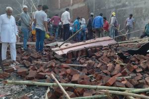 one labourer killed 4 injured in wall collapse in nalasopara