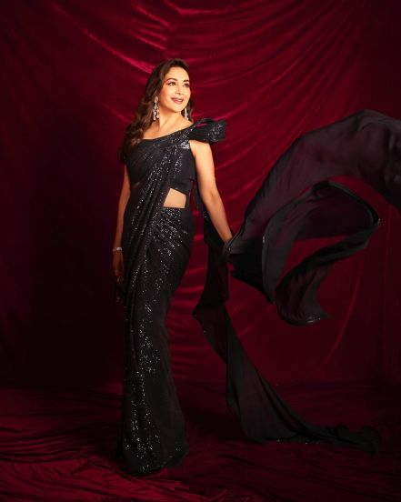 Know-the-price-of-Madhuri-Dixit-stylish-clothes