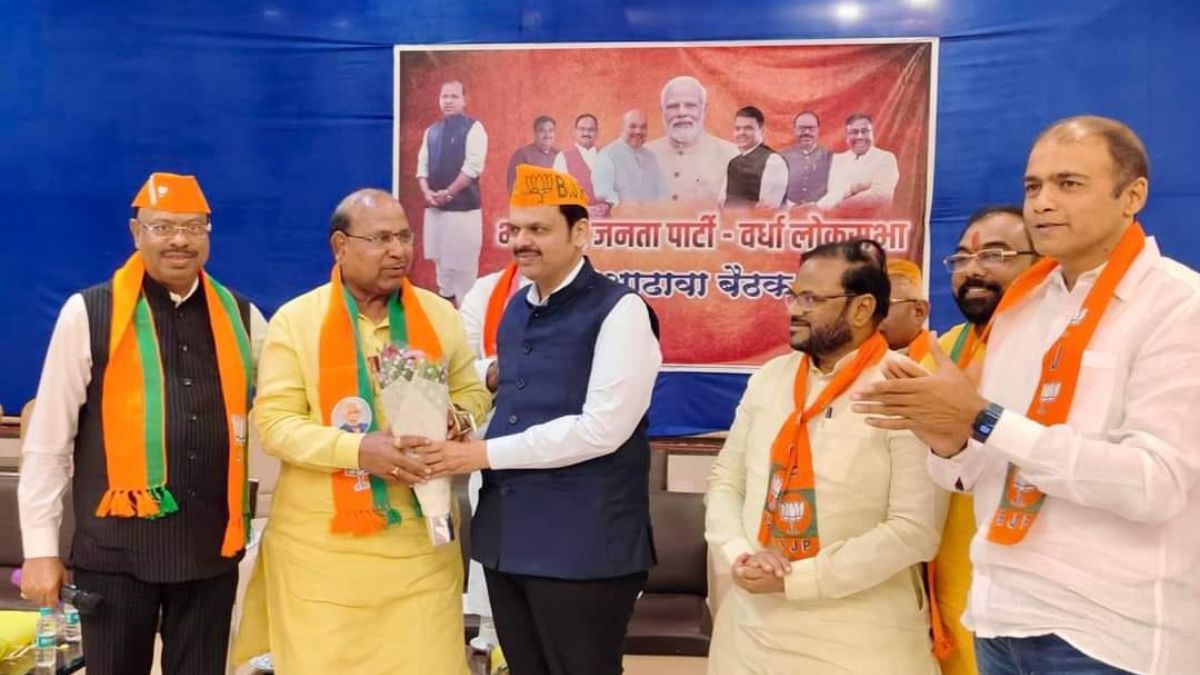 Devendra Fadnavis criticizes the disgruntled and dissatisfied leaders of the party