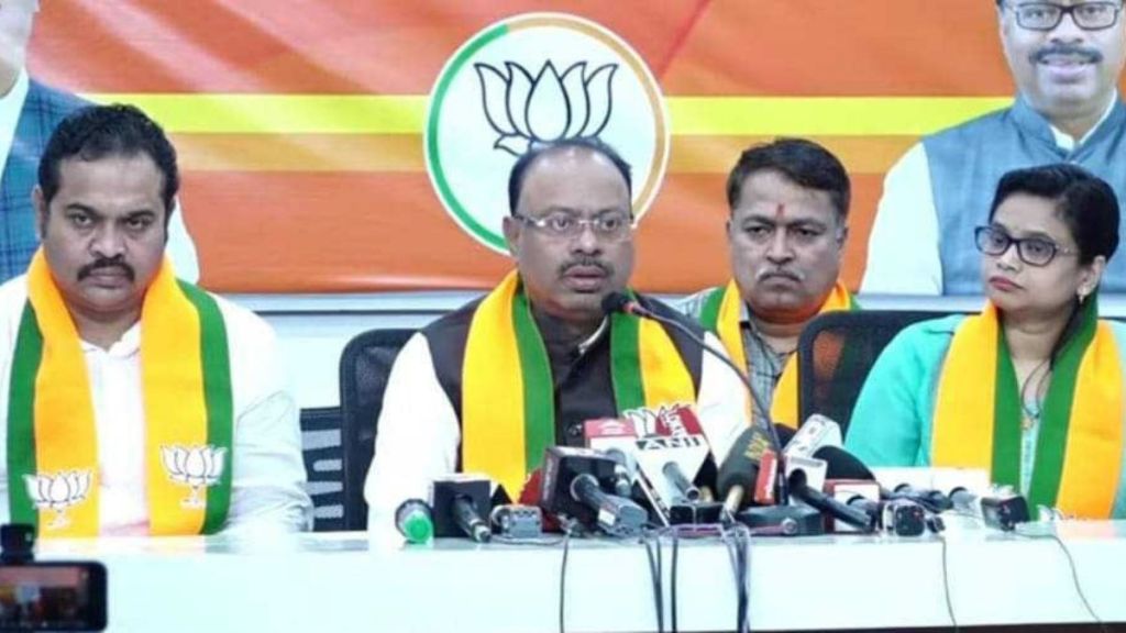 Dr Nitin Kodawte and Dr Chanda Kodawte of Congress join BJP before Lok Sabha elections